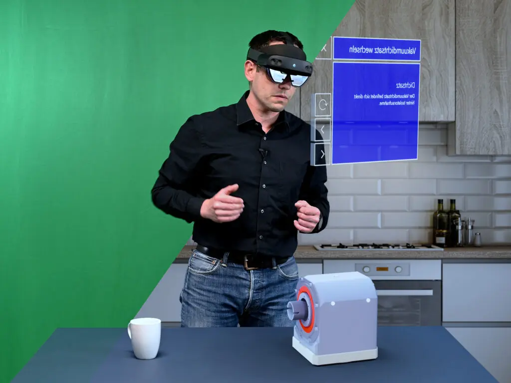 Mann bei virtueller Veranstaltung mit Greenscreen-Technik